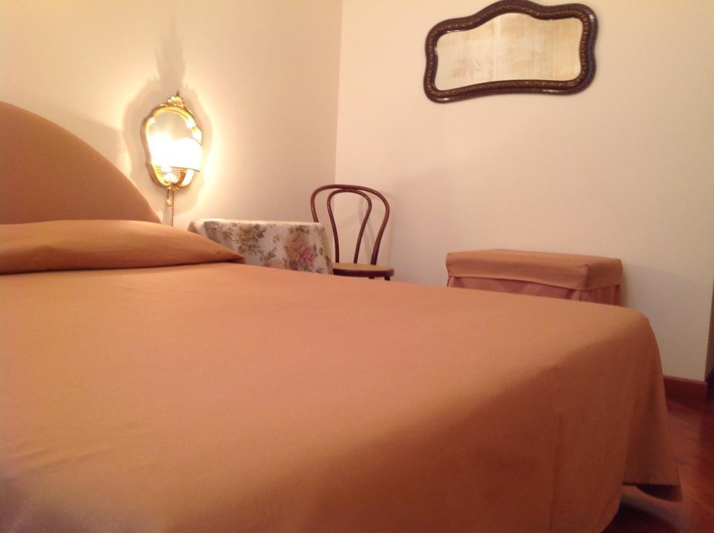 B&B Crispi Triest Zimmer foto
